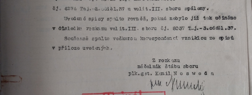 28. října 1938 vzniká pokyn na spálení vybraných dokumentů týkající se opevnění. Nabízí se dodatek: Spalte a zapomeňte. Foto ze sbírky autora.