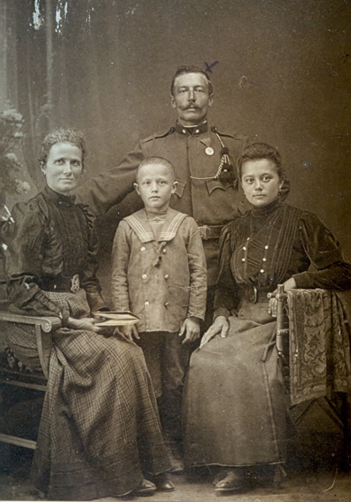 Bratelsbrunn – kolem 1914 – Anton a Maria Weier s dětmi Aloisia a Johann - zdroj: Sbírka Adelheid Wolf