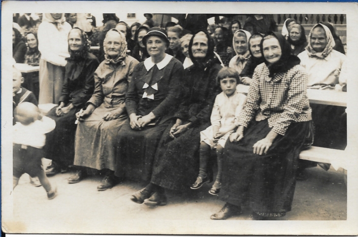 Bratelsbrunn – 1934 – babička Maria Weier se svými sestrami - zdroj: Sbírka Adelheid Wolf
