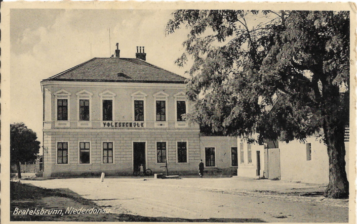 Bratelsbrunn, škola, z období 1938 - 1945 - zdroj: Sbírka Adelheid Wolf