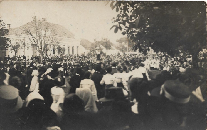 Bratelsbrunn – 1919 – církevní festival – náměstí obce
