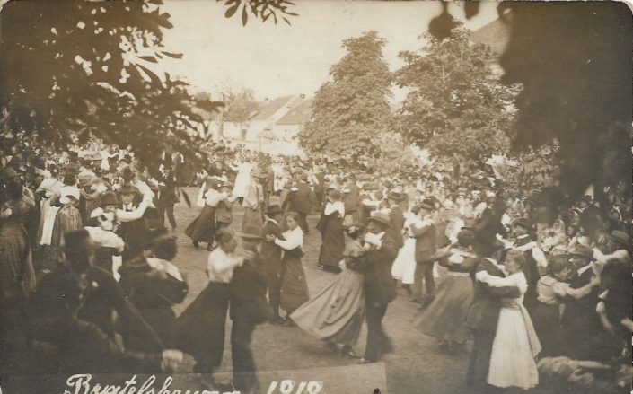 Bratelsbrunn – 1919 – církevní festival – náměstí obce