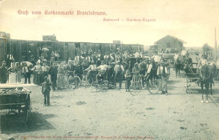 Bratelsbrunn, trh s okurkami na nádraží, nedatováno - zdroj: Sbírka Adelheid Wolf