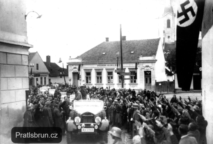 Adolf Hitler projíždí obcí - říjen 1938, zdroj: Anonym