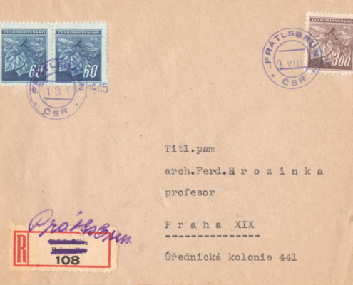 Obálka s razítkem Prátlsbrun – 13. srpna 1945 – příjemcem dopisu je architekt a entomolog Ferdinand Hrozinka. Otisk poštovního razítka prozrazuje, že se jedná o tzv. provizorní razítko – jak provedením (barva), tak především umístěním datumovky. Zdroj: sbírka autora