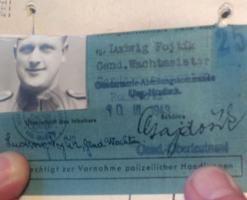 Ludvík Fojtík, nyní Ludwig Fojtík, na služební průkazce, rok 1943 - zdroj: Archiv bezpečnostních složek