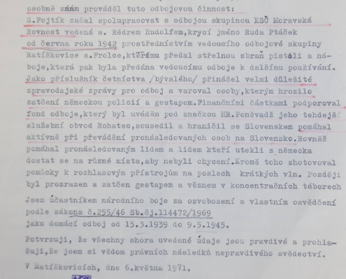 Josef Kotásek podává svědecké prohlášení o Ludvíku Fojtíkovi a jeho odbojové činnosti, rok 1971 – zdroj: Vojenský historický archiv