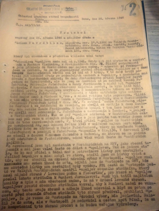 V roce 1946, v březnu, vypovídá tajemník MNV v Hostěhrádkách Alois Navrátil skutečnosti proti Dobroslavu Lupuljevovi, popisuje jeho černý obchod, požadavky na dokumenty, zabavování zbraní, atp. Strana 1, zdroj: Archiv bezpečnostních složek