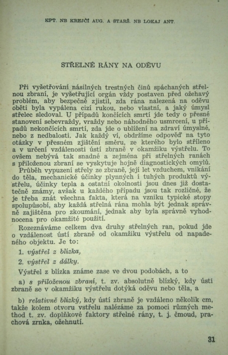 Náhodně zvolená stránka z knižnice SNB na téma "Střelné rány na oděvu" spoluautora kpt. Augustina Krejčího, zdroj: foto autor článku